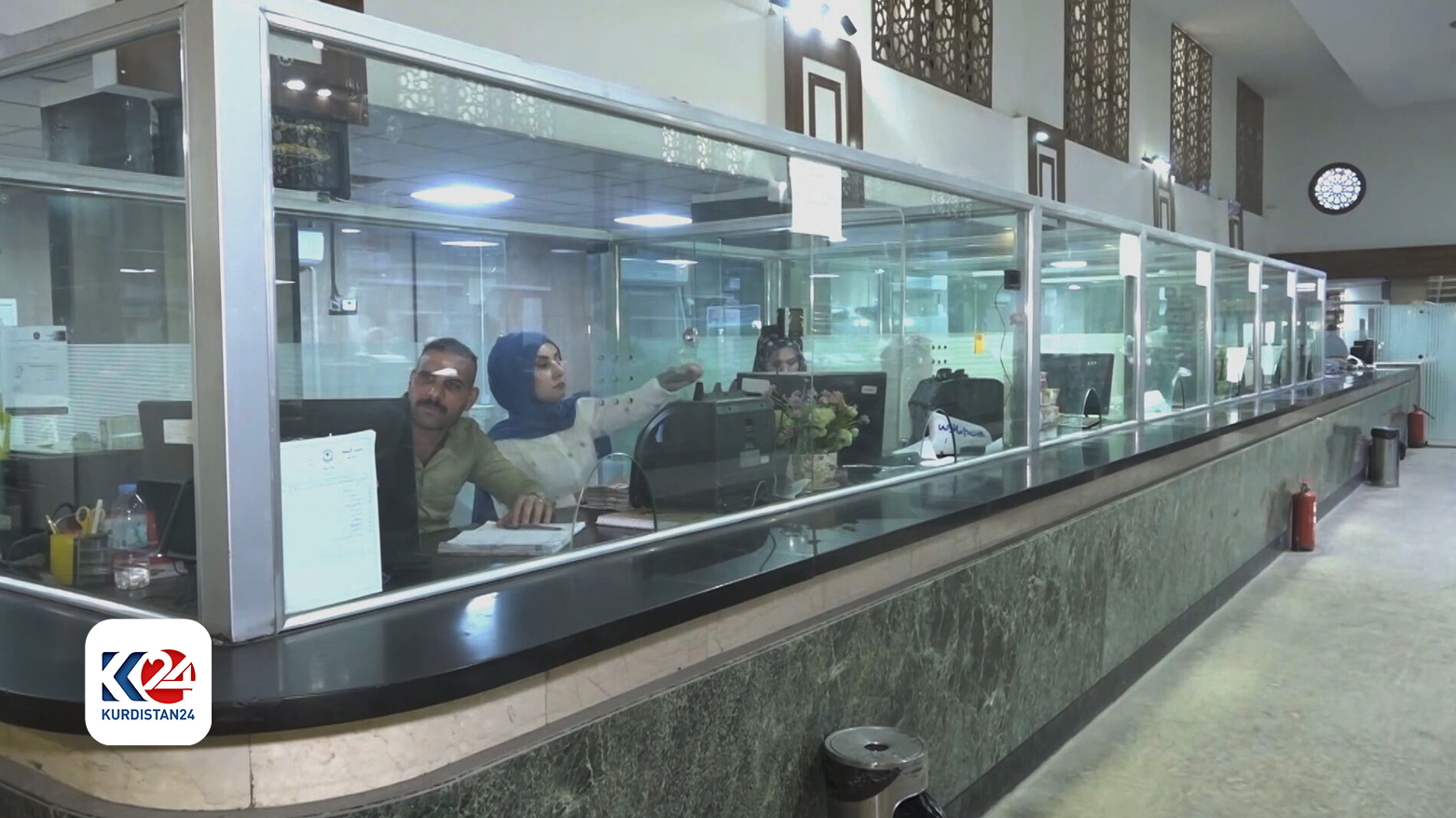 Employees working in a bank in Iraq. (Photo: Kurdistan24)